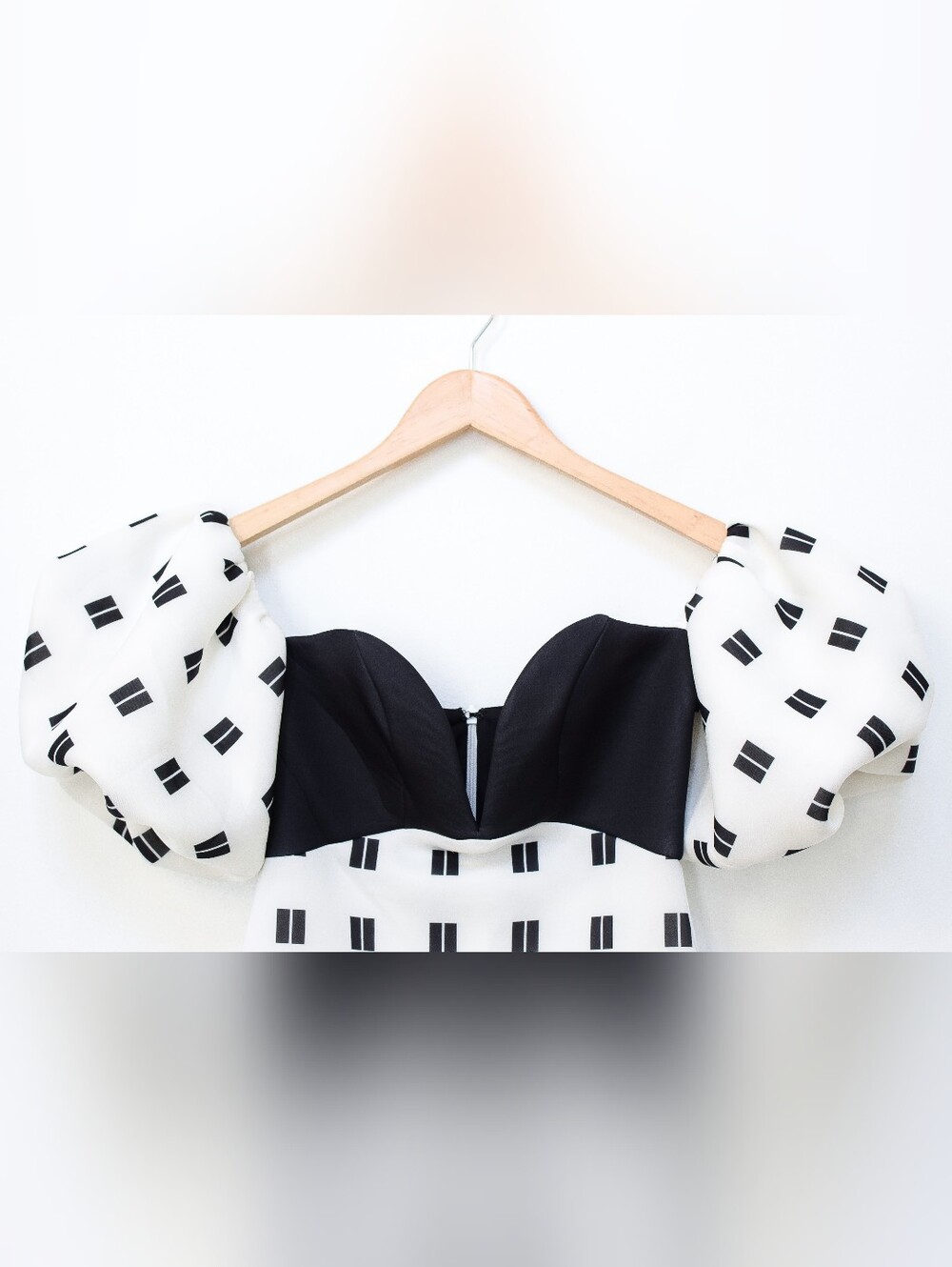 NWT ASOS Mono Grid Puff Sleeve Off The Shoulder Dress Black White Sz 4 Cocktail - Picture 2 of 12